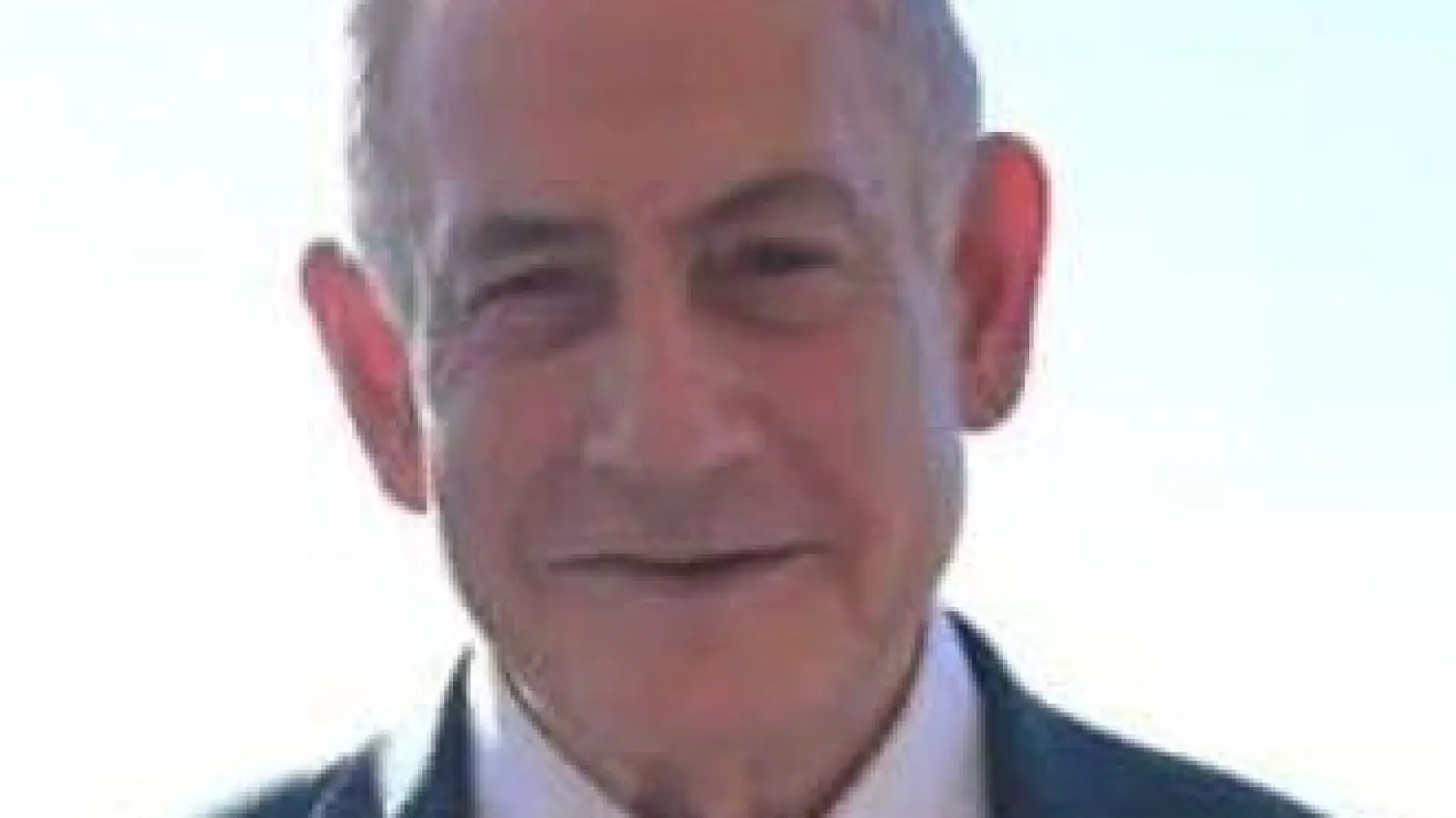 Der israelische Ministerpräsident Benjamin Netanjahu (M) bei der Grundsteinlegung für eine Promenade, die nach US-Präsident Donald Trump benannt ist.  (Foto: Chaim Zach/GPO/dpa)