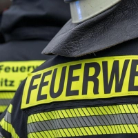 Ein Hausbewohner entdeckte die Flammen und löschte das Feuer. (Symbolbild) (Foto: Daniel Vogl/dpa)