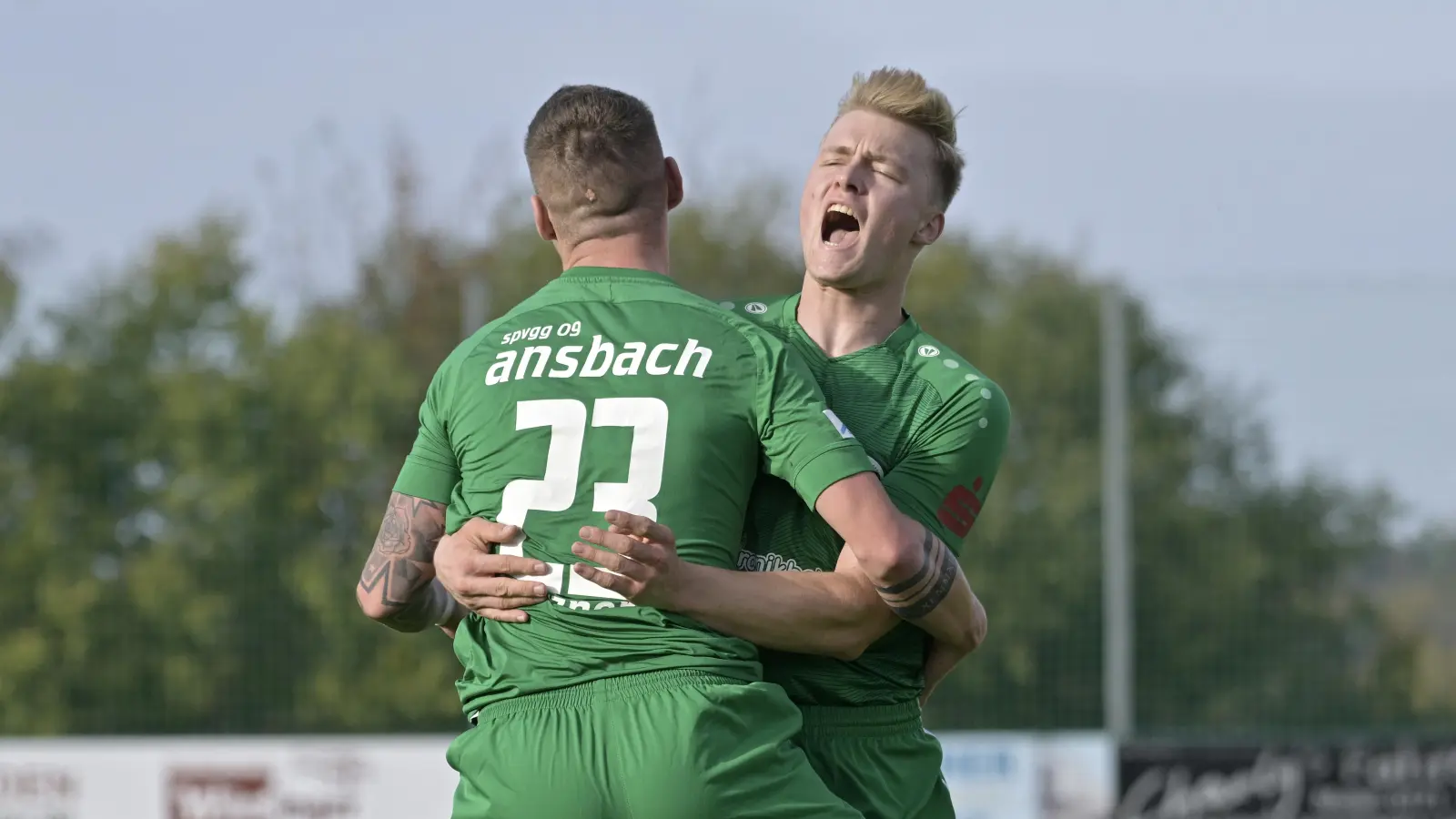 Torschütze vom Dienst: Niklas Seefried (rechts), hier in einem Heimspiel, durfte wieder jubeln. (Foto: Martin Rügner)