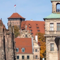 Die Stadt Nürnberg musste eine Sperre über ihren Kommunalhaushalt verhängen. (Archivbild) (Foto: Daniel Karmann/dpa)