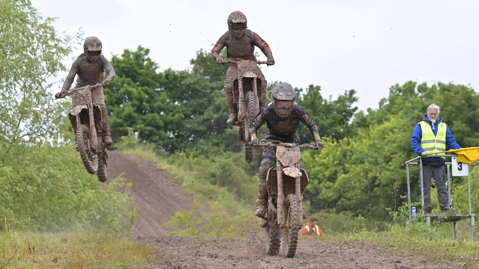 Das Motocross-Wochenende des MC Ansbach auf der Strecke bei Leutershausen war eine regelrechte Schlammschlacht. (Foto: Martin Rügner)