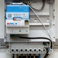 Ein digitaler Stromzähler. Nach Berechnungen von Eon Energie Deutschland und der Forschungsstelle Energiewirtschaft könnten die Bürger viel Geld sparen, wenn sie ihren Stromverbrauch auf günstige Tageszeiten legen. (Symbolbild)    (Foto: Markus Scholz/dpa/dpa-tmn)
