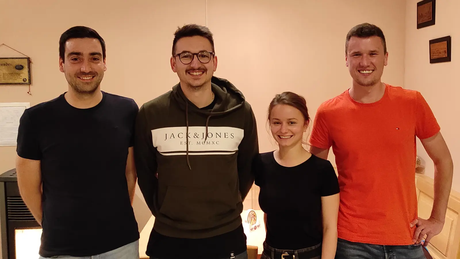 Die neue Vorstandschaft der Dorfgemeinschaft organisiert die Kirchweih. (Foto: Friedrich Strohmeier)