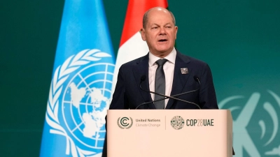 Der Klimawandel bleibe „die große, weltumspannende Herausforderung unserer Zeit“, betonte Bundeskanzler Olaf Scholz auf der Weltklimakonferenz der Vereinten Nationen (COP28). (Foto: Rafiq Maqbool/AP/dpa)