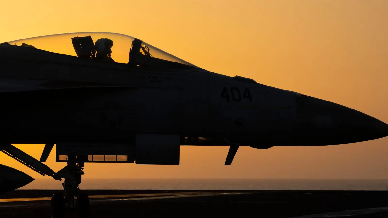 US-Militär verkündete, neue Angriffe auf Ziele im Iran geflogen zu haben. (Archivbild) (Foto: Bernat Armangue/AP/dpa)