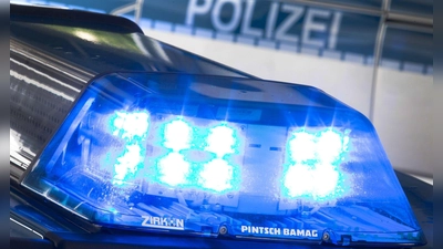 Aquaplaning auf der A70 hat zu einer Unfallserie in Unterfranken geführt. (Symbolbild) (Foto: Friso Gentsch/dpa)