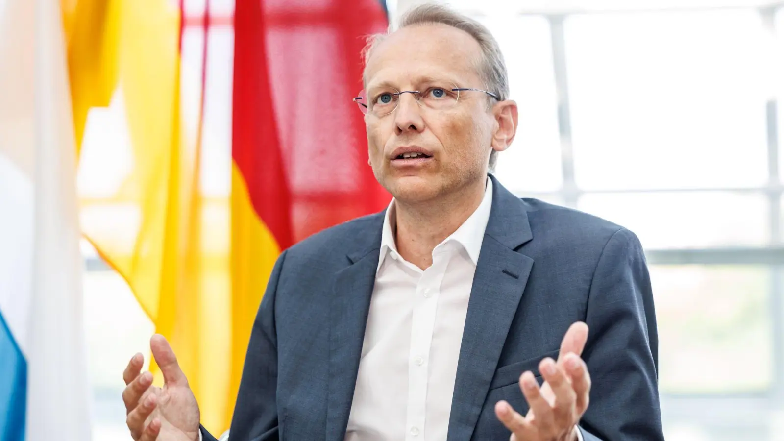 Der bayerische DGB-Chef Bernhard Stiedl fordert, Feiertage nachzuholen, wenn sie aufs Wochenende fallen. (Archivbild) (Foto: Matthias Balk/dpa)