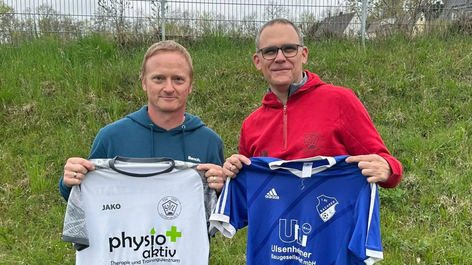 Die Abteilungsleiter Fußball Heiko Wellhöfer (TSV Lichtenau, rechts) und Thomas Marx (1. FC Sachsen) berichten von guten Gesprächen. (Foto: 1. FC Sachsen)