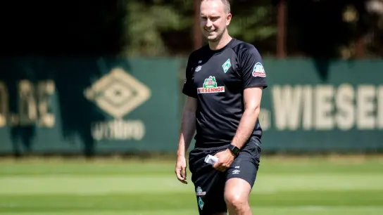 Schaut seinem Bundesliga-Debüt gelassen entgegen: Werder-Trainer Ole Werner. (Foto: Hauke-Christian Dittrich/dpa)