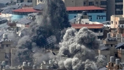 In Iran sollen seit Beginn der Angriffe bereits mehr als 1.200 Menschen ums Leben gekommen sein, wie iranische Medien berichteten. (Archivbild) (Foto: Hussein Malla/AP/dpa)