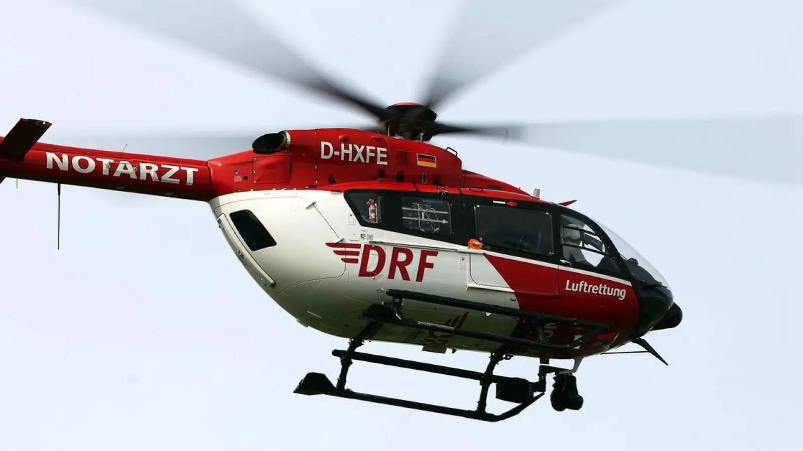 Ein Rettungshubschrauber rückte aus. (Symbolbild) (Foto: Jan Woitas/dpa)