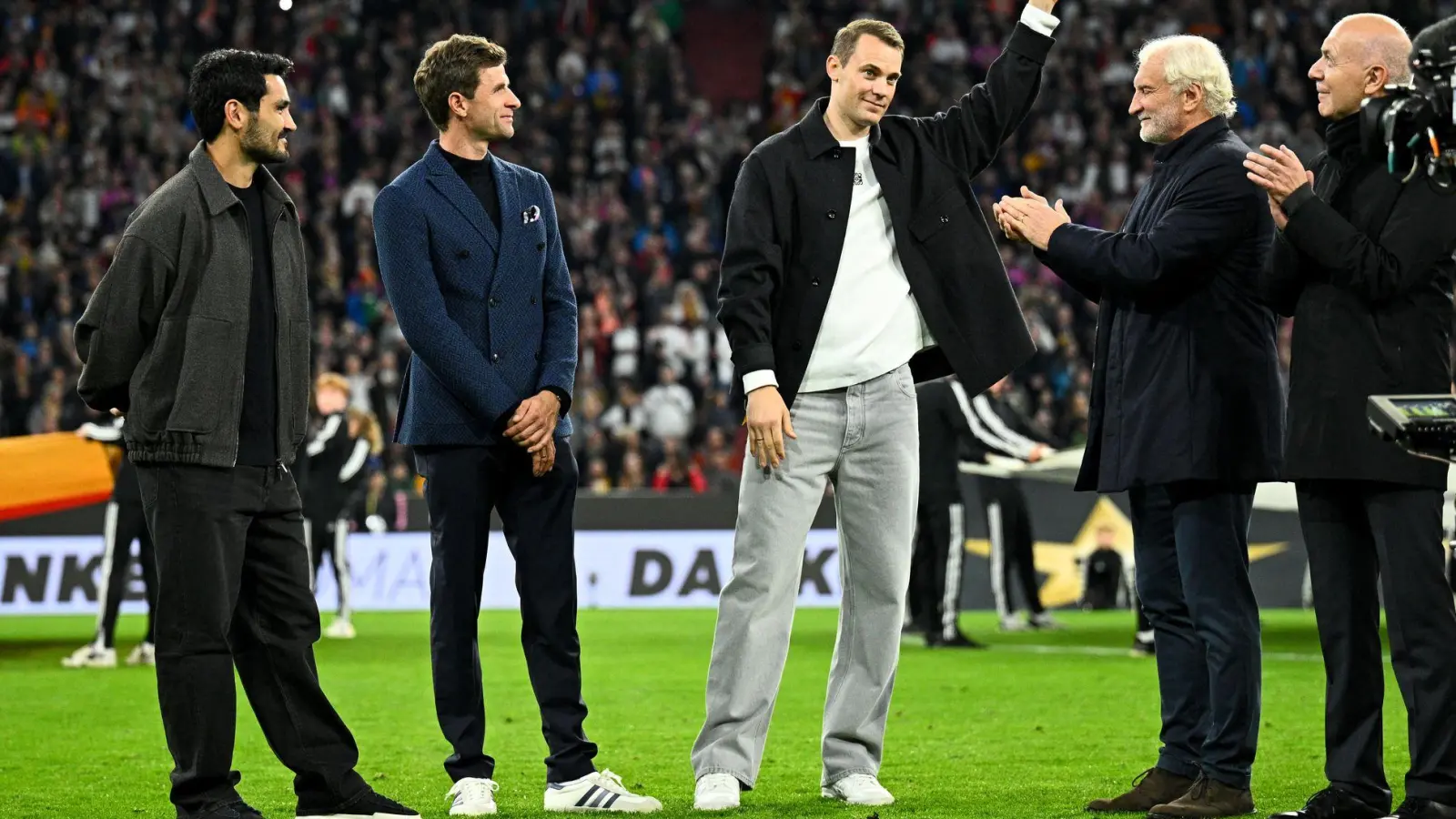 Gibt es vielleicht doch noch ein DFB-Comeback für Manuel Neuer? (Archivbild) (Foto: Tom Weller/dpa)