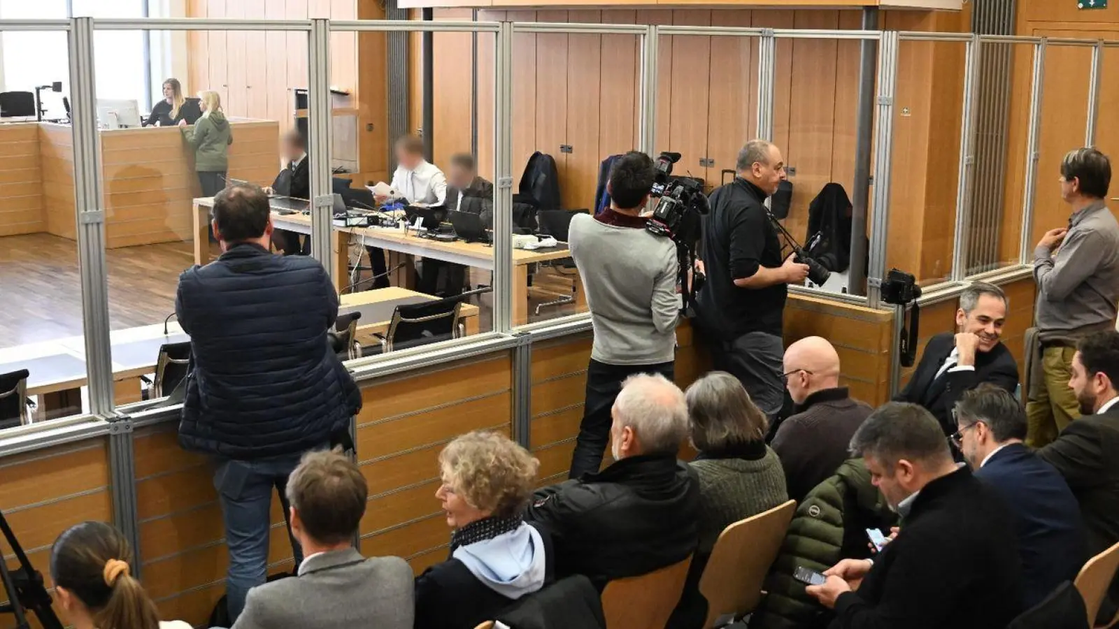 Am zweiten Prozesstag gegen Christian B. am Landgericht Braunschweig ist die  Verteidigung in die Offensive gegangen. (Foto: Julian Stratenschulte/dpa Pool/dpa)