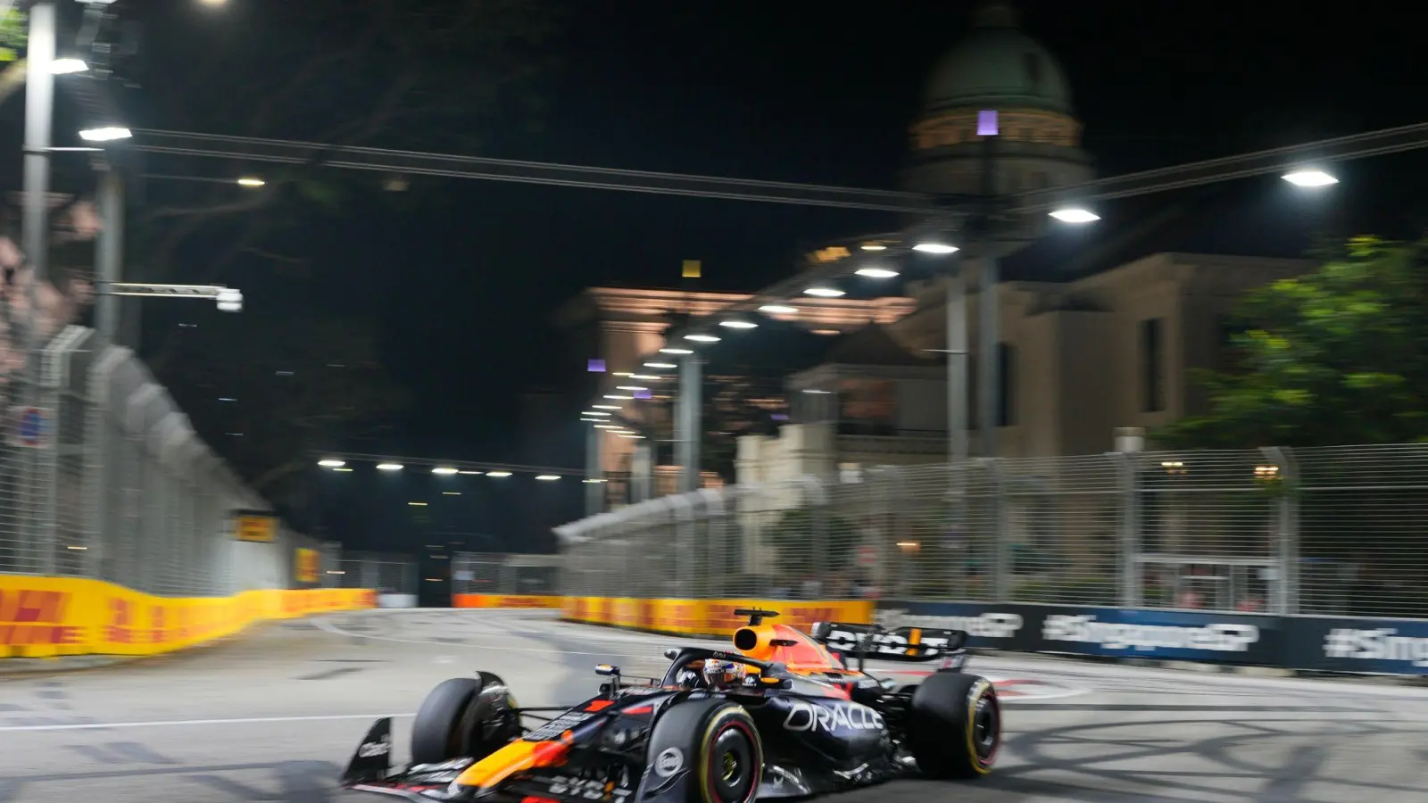 Max Verstappen fuhr im Training zum Großen Preis von Singapur nur hinterher. (Foto: Vincent Thian/AP/dpa)