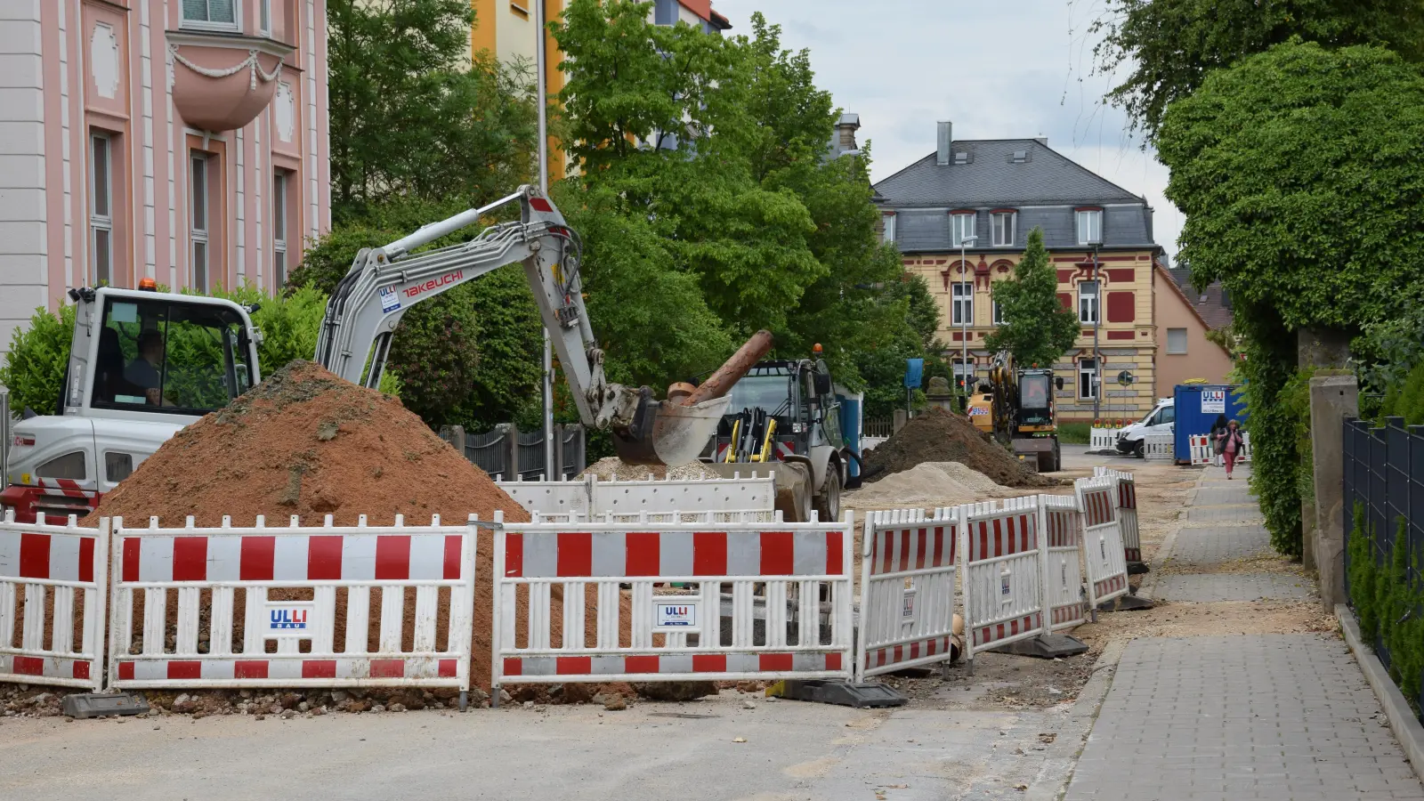 Im Auftrag der Abwasserentsorgung Ansbach wird derzeit der Kanal im Untergrund in einem Teil der Welserstraße saniert. (Foto: Florian Schwab)