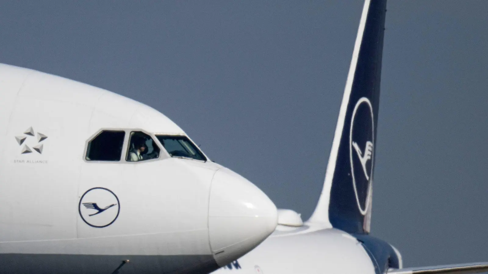 Die Gewerkschaft Cockpit verhandelt noch über ein Angebot mit der Lufthansa. (Foto: Boris Roessler/dpa)