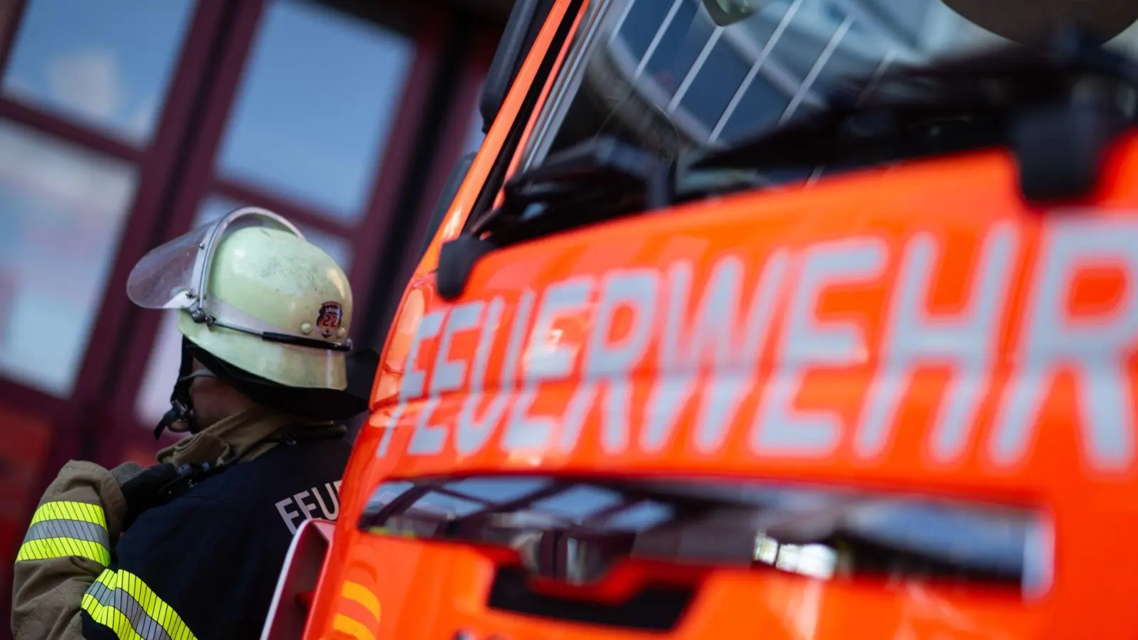Die Freiwillige Feuerwehr war durch einen vorherigen Einsatz in der Nähe und schnell vor Ort. (Symbolbild) (Foto: Marijan Murat/dpa)