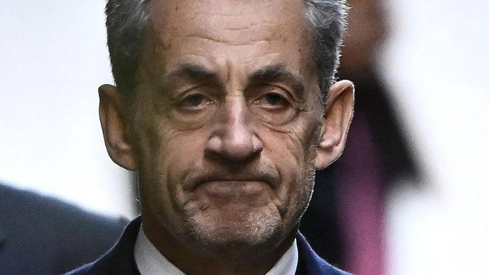 Ex-Präsident Sarkozy hat seine Haft angetreten. (Foto: Julien De Rosa/AFP/dpa)