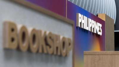 Auf der Buchmesse sind philippinische Autorinnen und Autoren live zu erleben. (Foto: Hannes P. Albert/dpa)