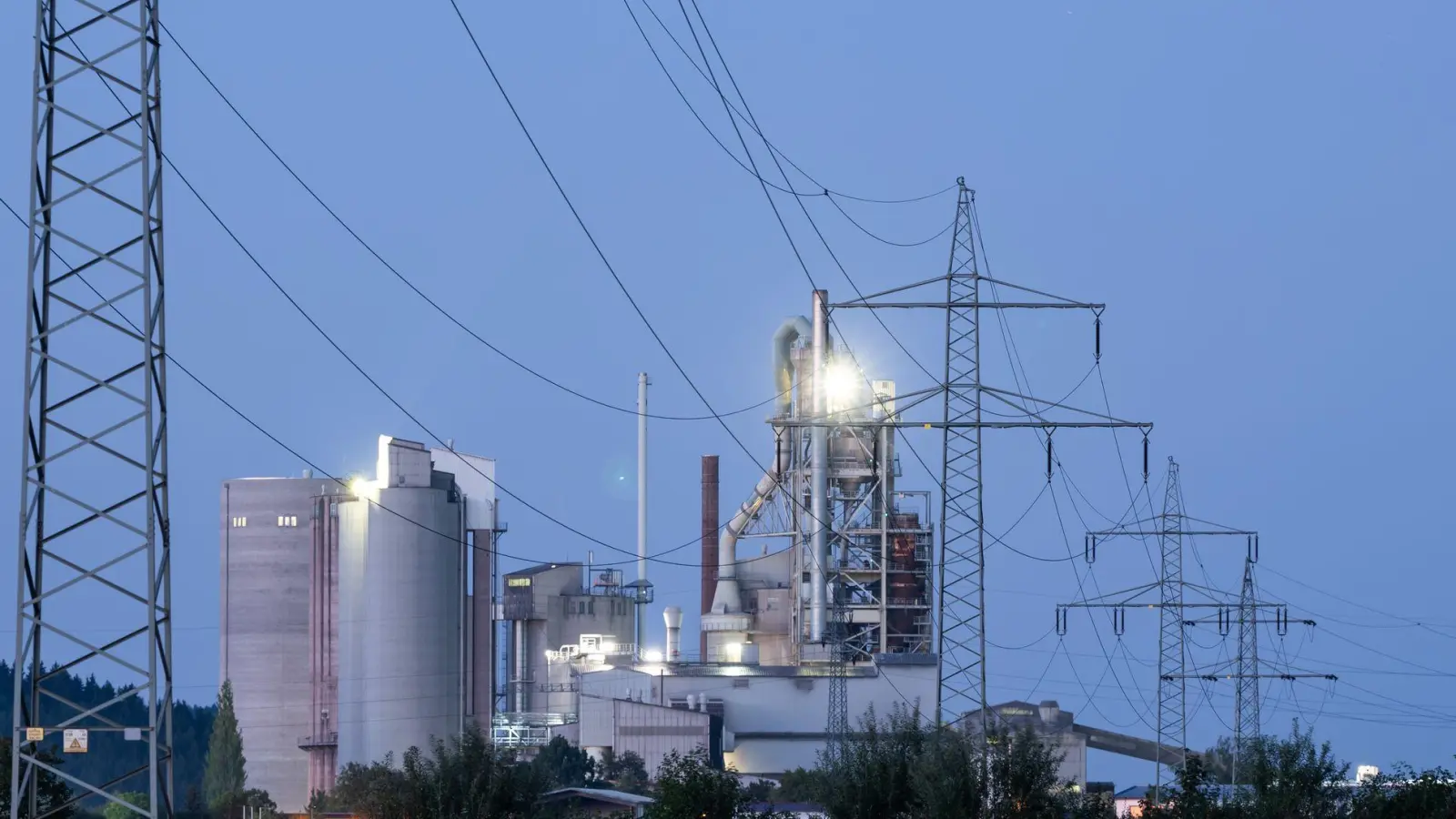 Zementwerke brauchen viel Strom. (Archivbild) (Foto: Silas Stein/dpa)