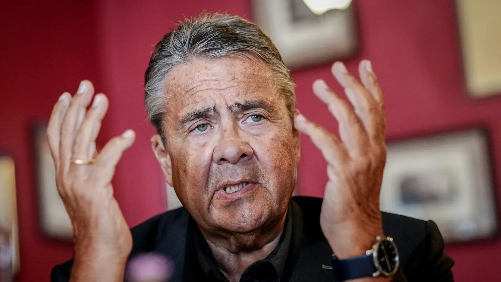 „Das eigentliche Problem der SPD ist nicht die Brandmauer, sondern es gibt ein großes Missverständnis darüber, was ein Sozialstaat ist“, sagt Sigmar Gabriel. (Foto: Kay Nietfeld/dpa)