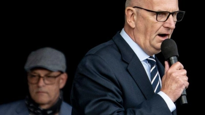 Brandenburgs Ministerpräsident Dietmar Woidke (SPD) kritisiert die Ankündigung Russlands, kein Öl mehr aus Kasachstan durch die Pipeline Druschba zur PCK-Raffinerie in Schwedt zu leiten. (Foto: Fabian Sommer/dpa)