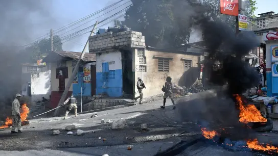 In Haitis Hauptstadt Port-Au-Prince eskaliert die Gewalt. (Foto: Matias Delacroix/AP/dpa)