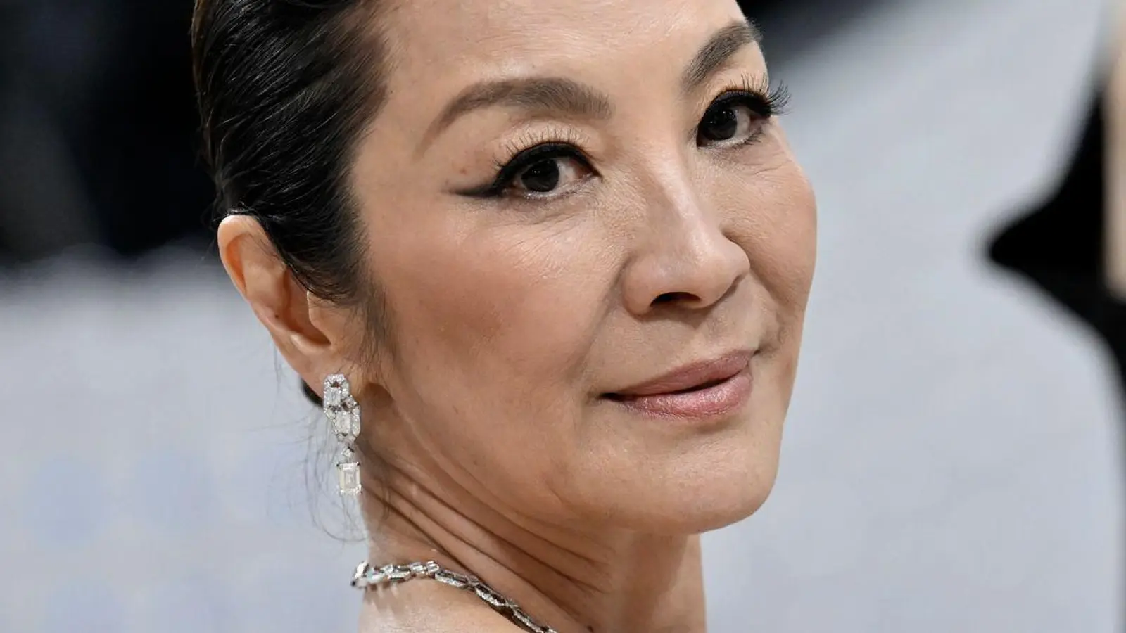 Die Berlinale ehrt Michelle Yeoh mit dem Goldenen Ehrenbären. (Archivbild) (Foto: Evan Agostini/Invision/AP/dpa)