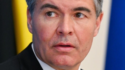 Bayerns Verfassungsschutzpräsident Manfred Hauser sieht weiterhin eine hohe Gefahr von islamistischen Anschlägen auch in Bayern. (Archivfoto) (Foto: Sven Hoppe/dpa)