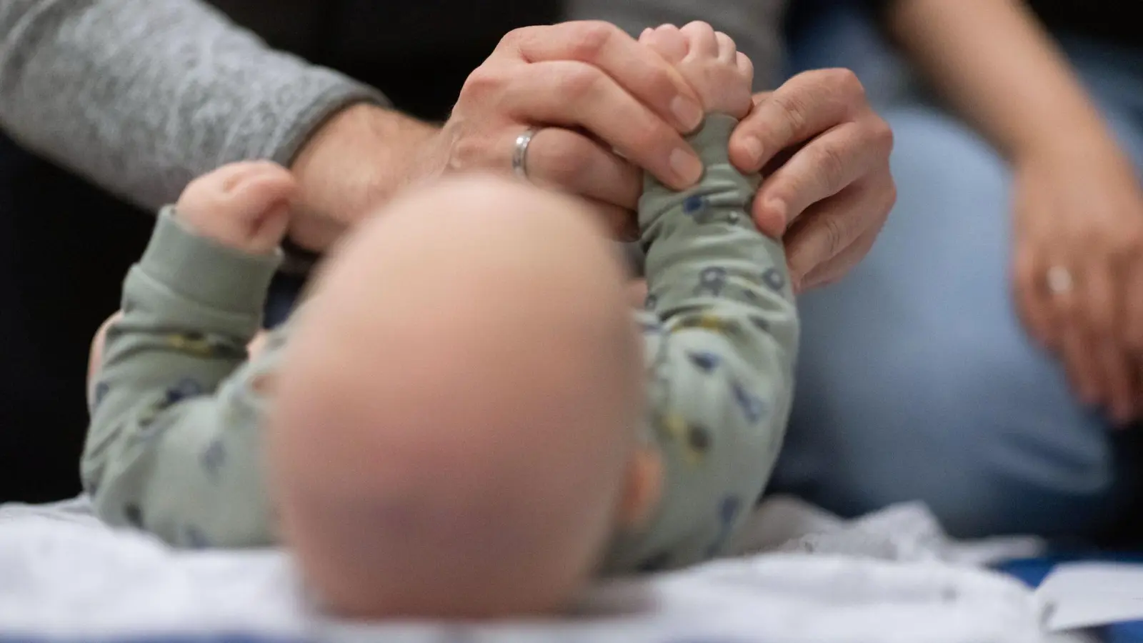 Eine RSV-Infektion ist bei Säuglingen und Kindern in Deutschland die häufigste Ursache von Erkrankungen der unteren Atemwege. (Symbolbild) (Foto: Marijan Murat/dpa)