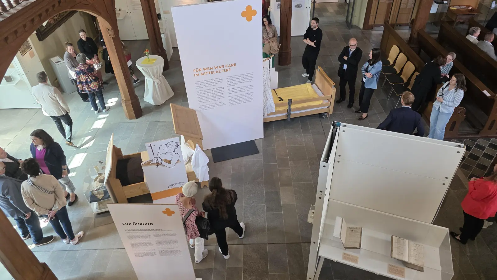 Die Schau im Museum Kirche in Franken in Bad Windsheim zeigt, dass das, was heute Care-Arbeit genannt wird, auch schon vor Jahrhunderten Teil eines gelebten Miteinanders war.  (Foto: Hans-Bernd Glanz)
