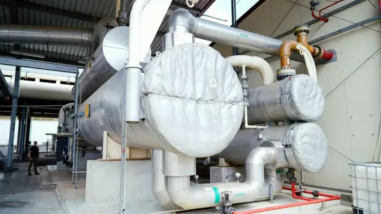 Behälter eines Wärmetauschers in einer Lithium-Pilotanlage der Natürlich Insheim GmbH, einem Tochterunternehmen der Vulcan Energy, in Rheinland-Pfalz. (Foto: Uwe Anspach/dpa)