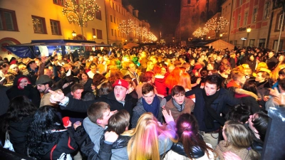 So sah es in den Jahren vor 2016 bei der zentralen Ansbacher Silvesterparty aus: Rund 5000 Gäste aller Altersklassen fanden sich zum Feiern am Martin-Luther-Platz ein. (Archivbild: Jim Albright)