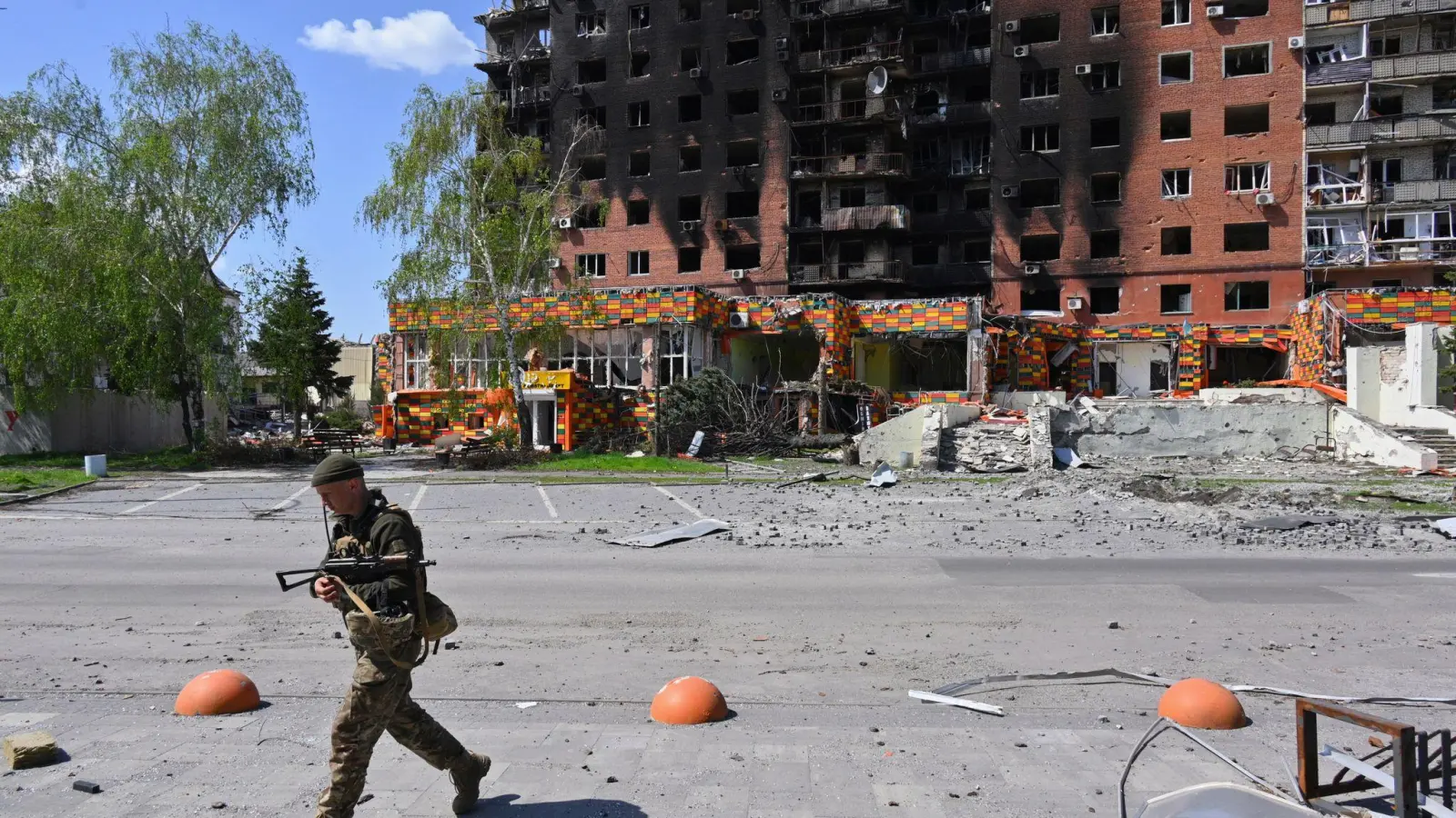 Die Stadt Pokrowsk ist seit Monaten schwer umkämpft. (Archivbild) (Foto: Michael Shtekel/AP/dpa)