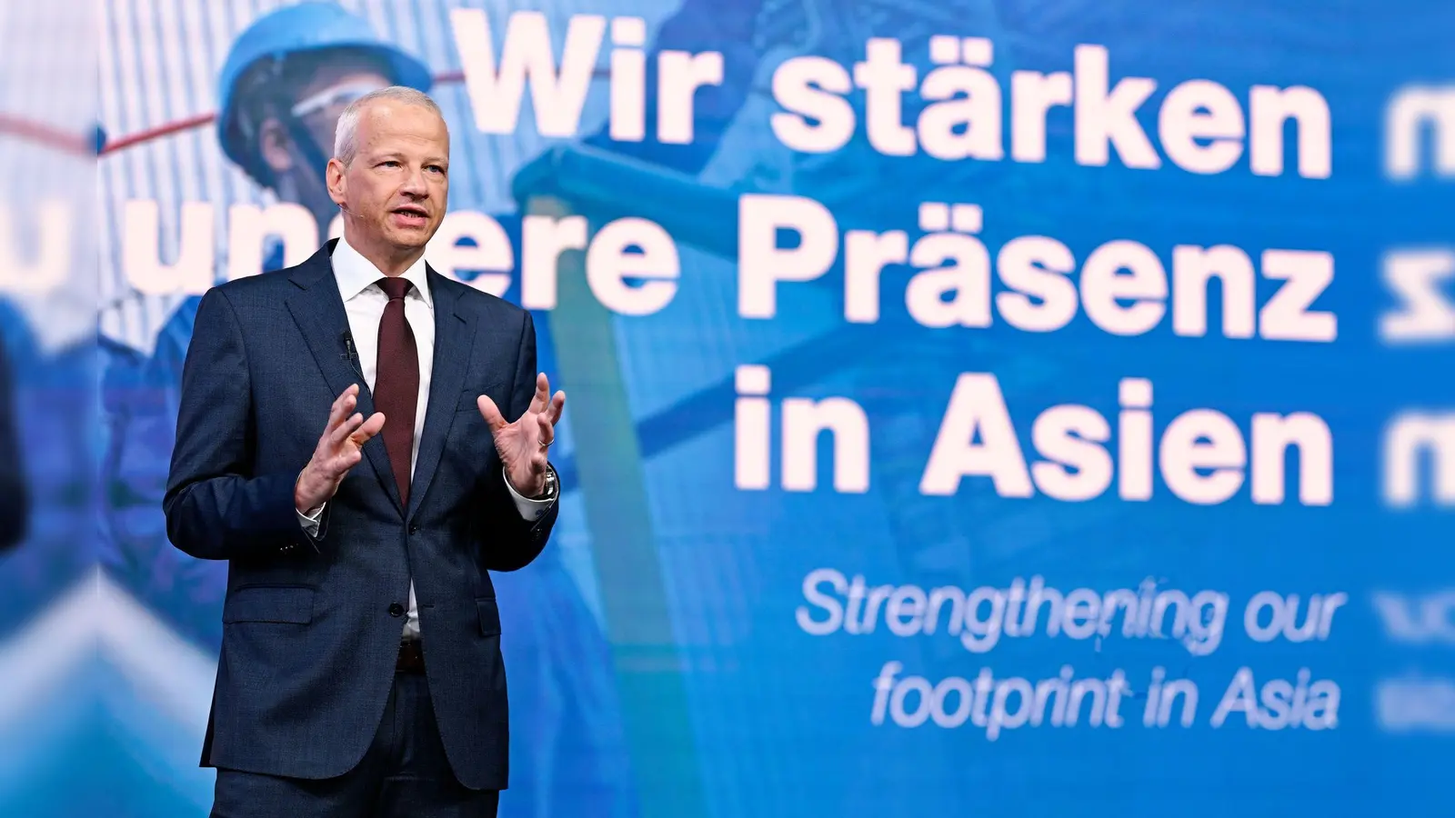 Wenige Tage vor Eröffnung des neuen Chemiewerks in China hatte BASF-Chef Markus Kamieth eingeräumt, dass sich diese Milliardeninvestition für den Konzern später als geplant lohnen wird. (Archivbild) (Foto: Uwe Anspach/dpa)