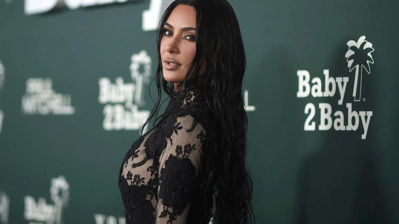Kim Kardashian möchte ihren Aufschlag verbessern. (Foto: Richard Shotwell/Invision/AP/dpa)