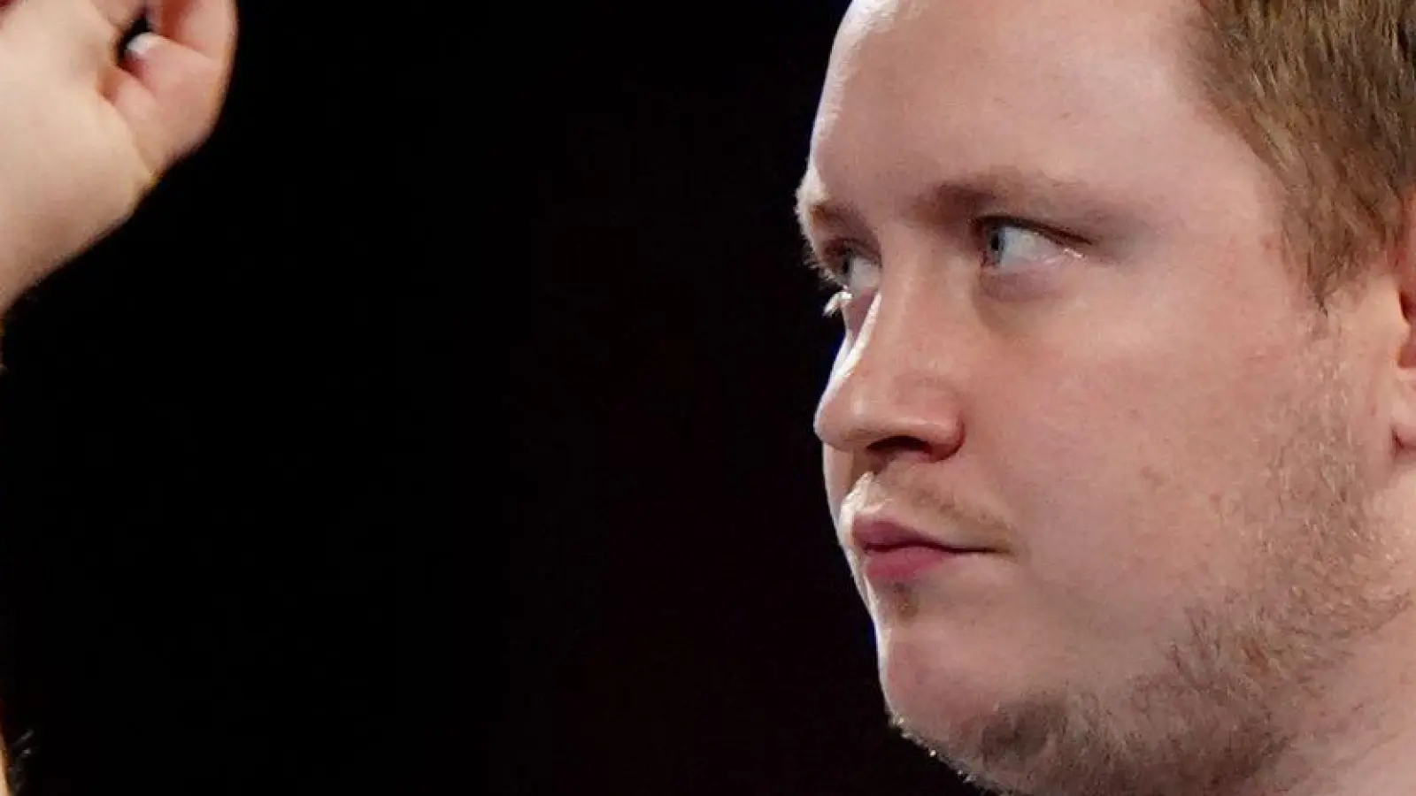 Souverän zum Start: Deutschlands bester Darts-Profi Martin Schindler gewinnt Runde eins bei der WM. (Foto: Bradley Collyer/PA Wire/dpa)