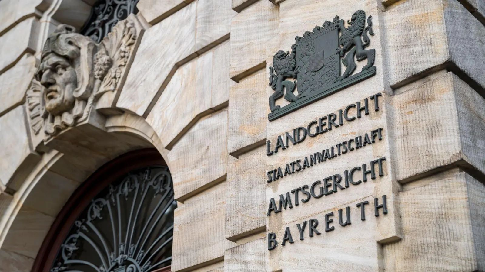 Ein 54-Jähriger soll aufgrund einer bevorstehenden Trennung seine Partnerin in Kulmbach ermordet haben. (Archivbild) (Foto: Daniel Vogl/dpa)