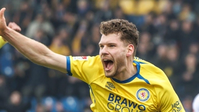Kevin Ehlers bejubelt seinen Treffer. (Foto: Andreas Gora/dpa)