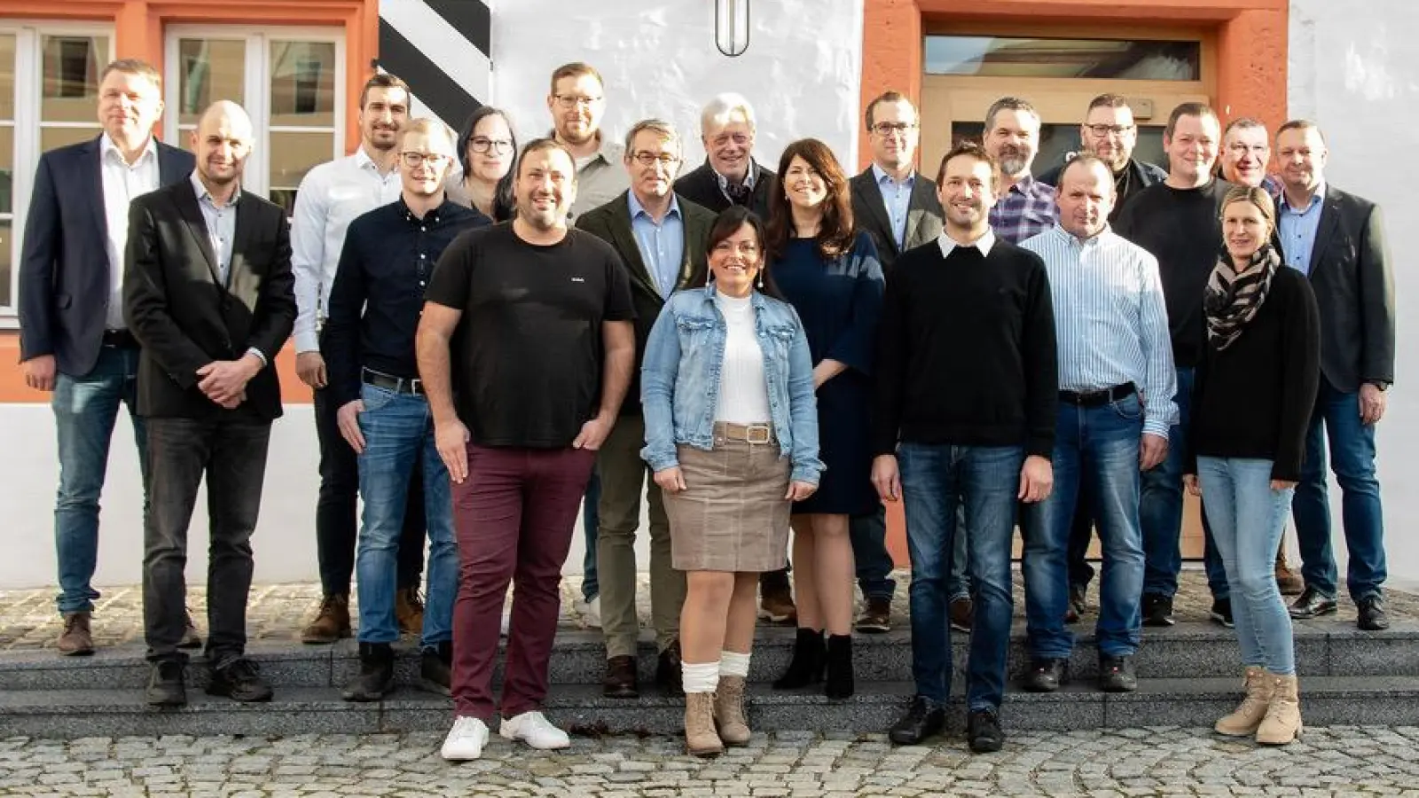 Zehn amtierende Stadtratsmitglieder und zehn „Neue” kandidieren für CSU und Freie Wähler in Leutershausen. (Foto: Julia Ploch)