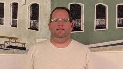 Bernd Engelhardt, Gastwirt vom „Grünen Baum” in Langfurth, verpflichtet regelmäßig aus Funk und Fernsehen bekannte Musikgruppen. (Foto: Friedrich Zinnecker)