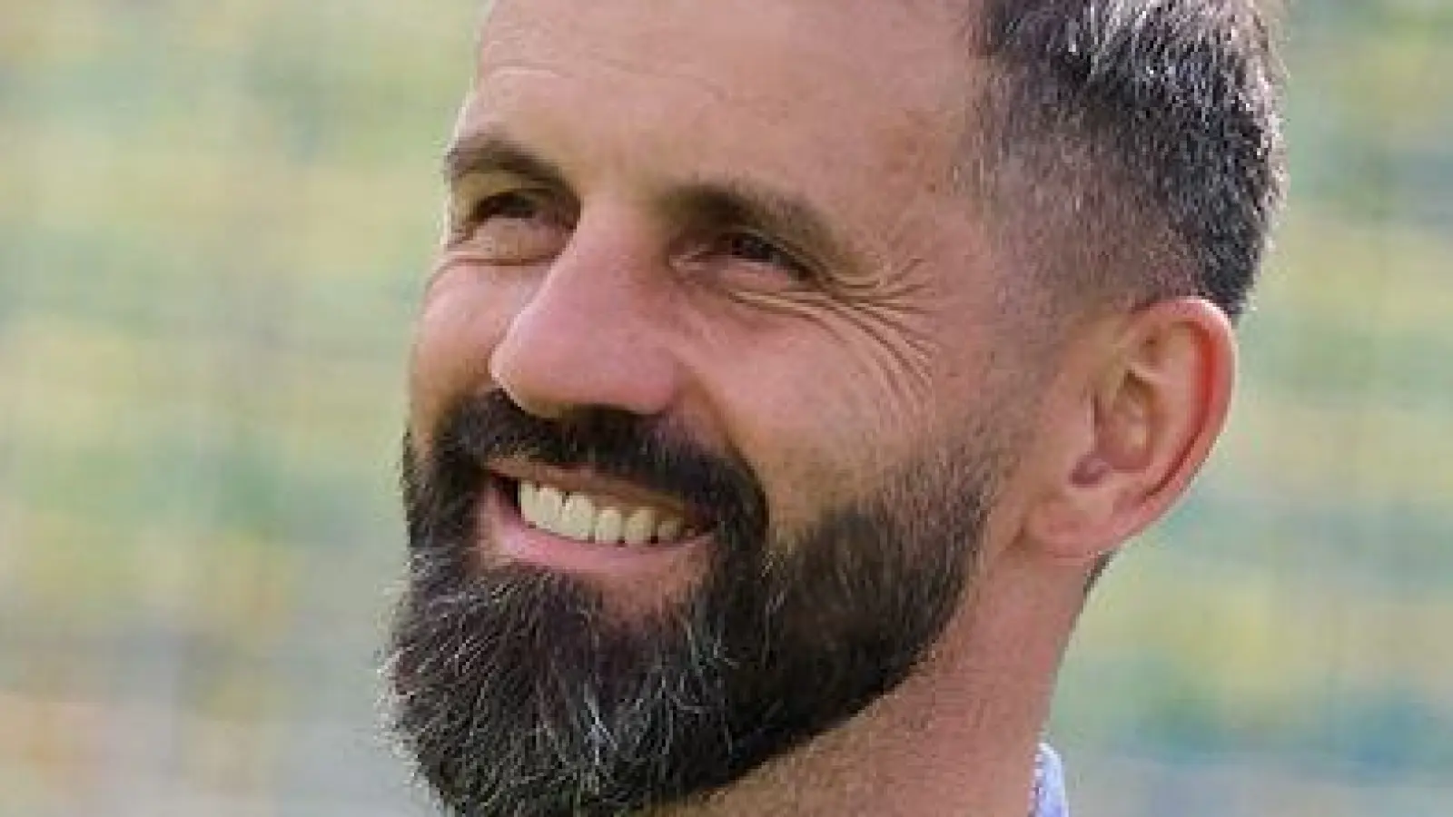 Trainer Miron Muslic kam vom englischen Zweitliga-Absteiger Plymouth.  (Foto: Bernd Thissen/dpa)