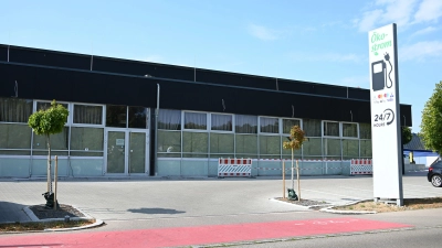 Das vor vielen Jahren geschlossene Restaurant in der Schalkhäuser Landstraße wird saniert. Die Fläche bietet Platz für 400 Gäste.  (Foto: Luca Paul)