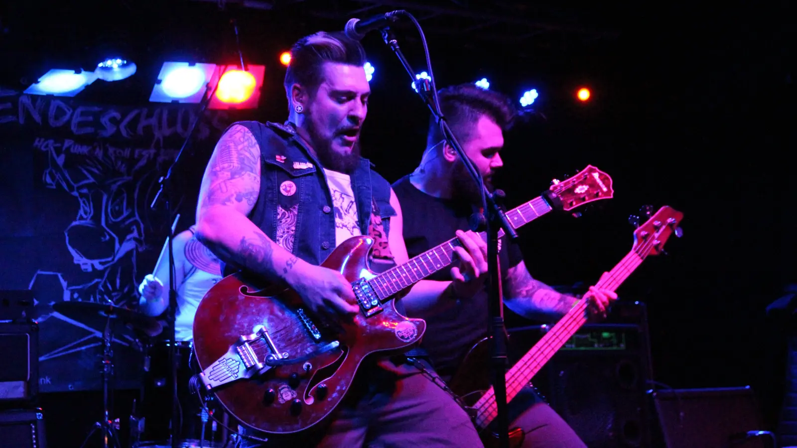 Urwüchsig: der Hardcore-Punk ’n’ Roll von Sendeschluss. (Foto: Jens Plackner)