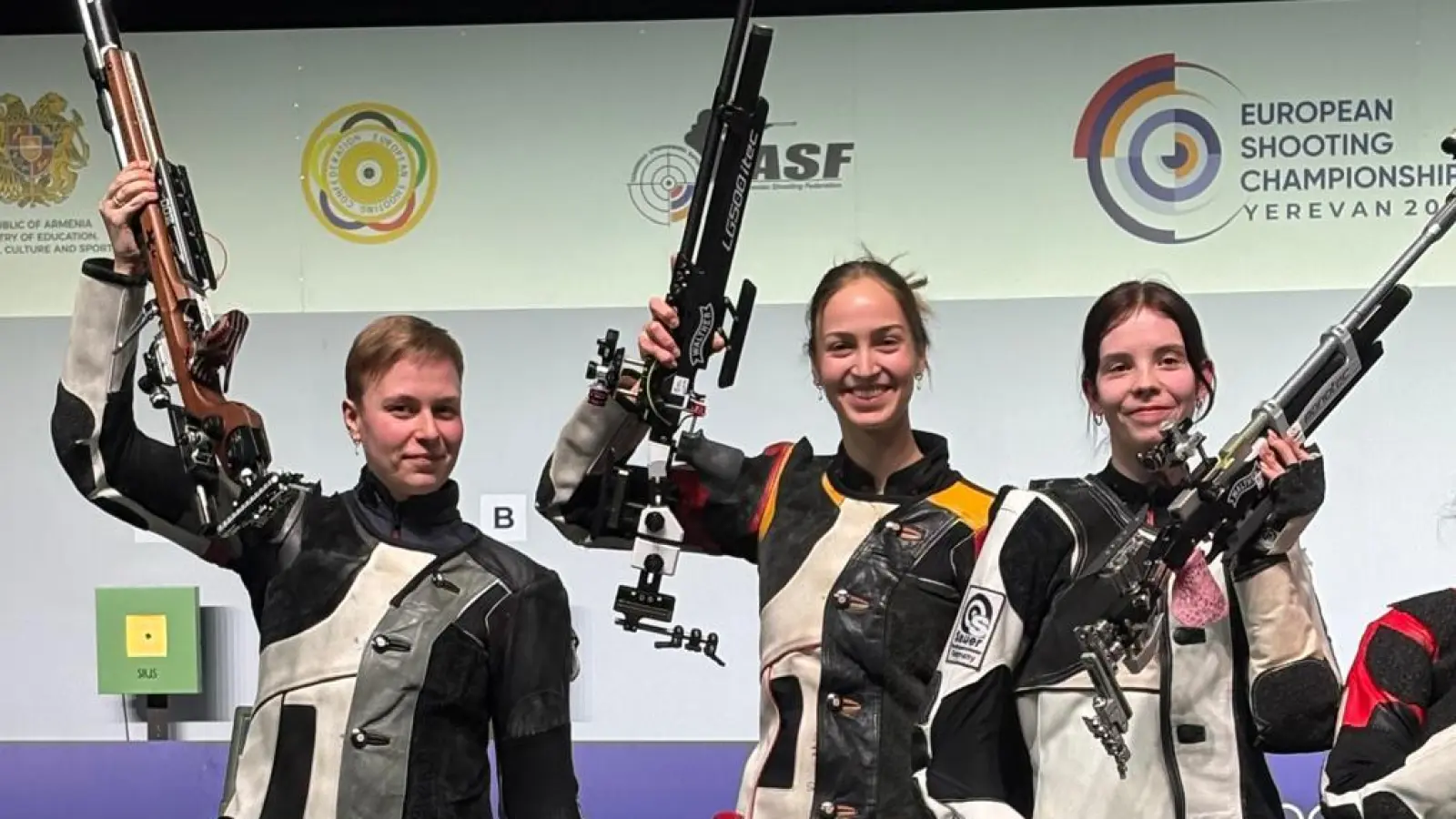 Das deutsche Silberteam, von links: Hanna Bühlmeyer, Anna Janßen und Hannah Steffen-Dix. (Foto: Deutscher Schützenbund)