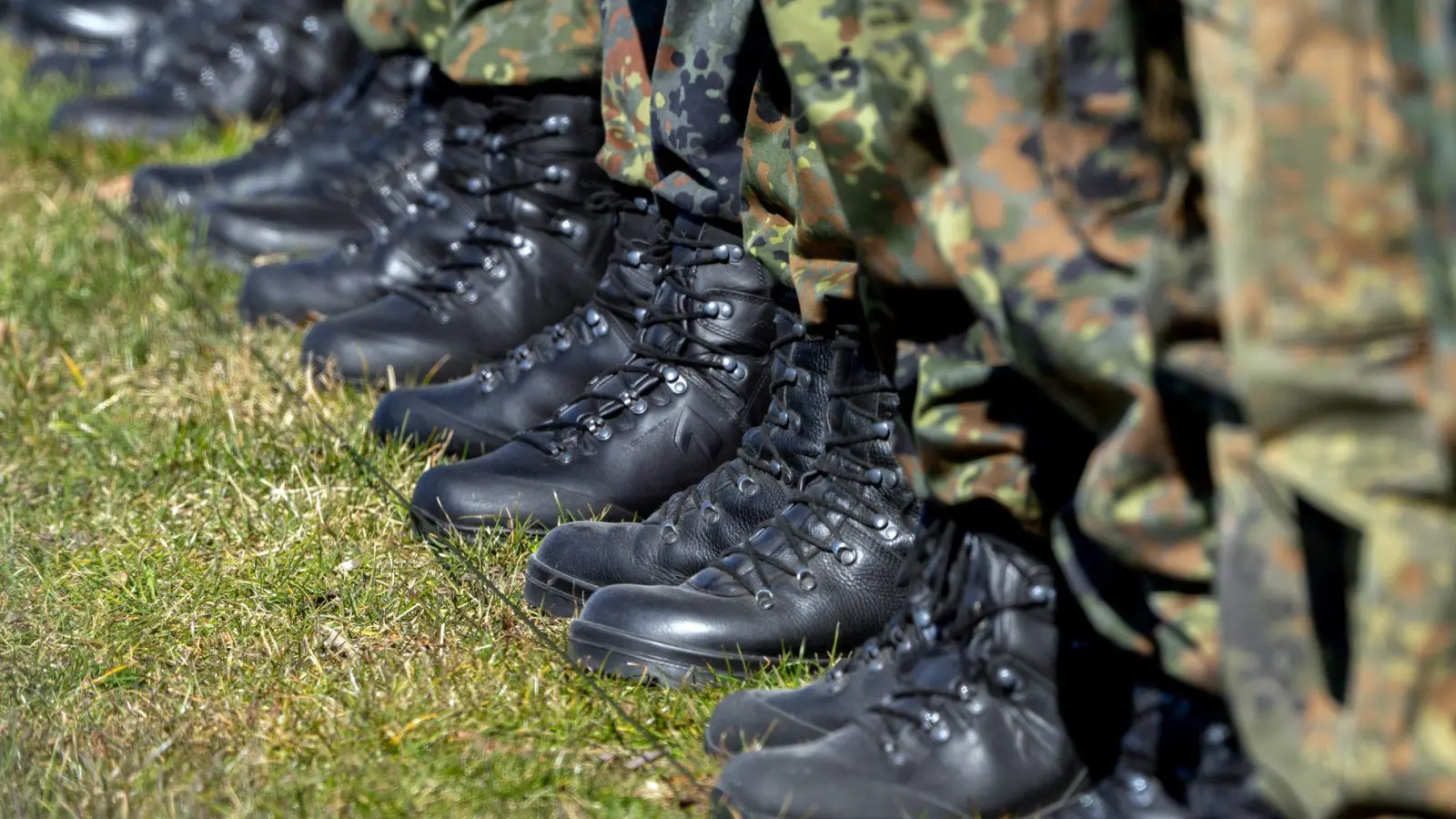 Die Bundesregierung ringt um die Ausgestaltung eines neuen Wehrdienstgesetzes, das zum 1. Januar in Kraft treten soll. (Foto: Soeren Stache/dpa)