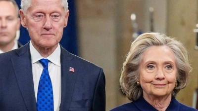 Die Anwälte der Clintons sagen, das Ehepaar sei bereit, zu einvernehmlich vereinbarten Terminen persönlich unter Eid auszusagen. (Archivbild) (Foto: Melina Mara/Pool The Washington Post/dpa)