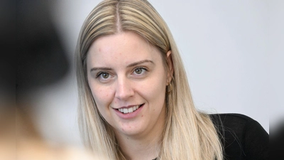 Mit dem Unternehmen von Jeff Bezos fliegt Michaela Benthaus bald für einige Minuten in den Weltraum.  (Foto: Felix Hörhager/dpa)