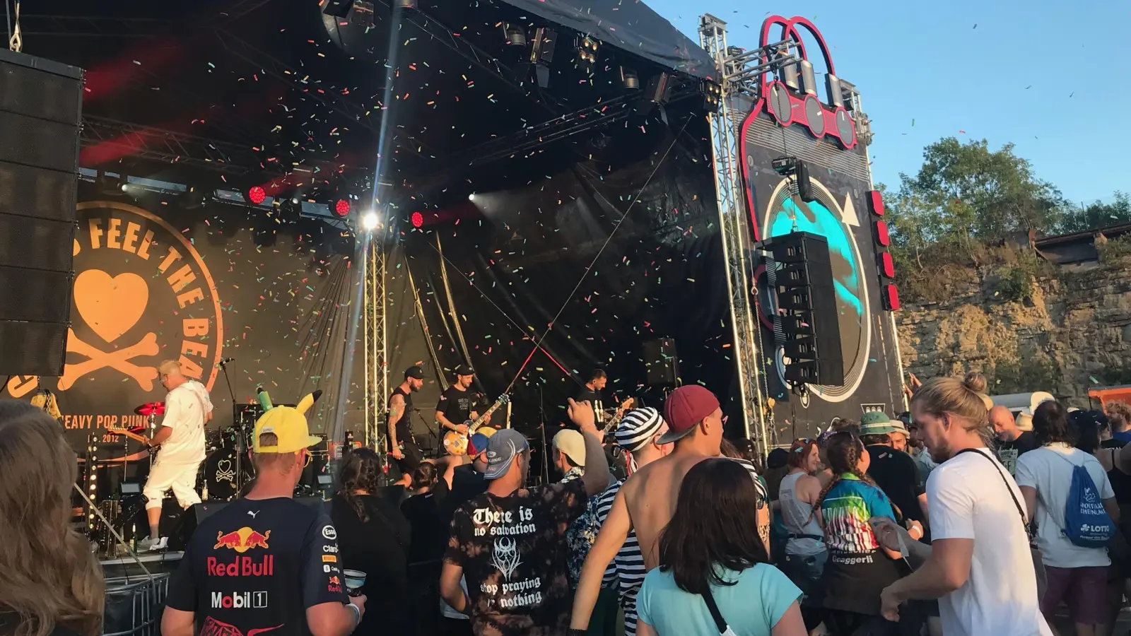 Im etwas abgelegenen Steinbruch war das Festival-Gelände laut Polizei bis gegen Mitternacht komplett gefüllt. (Foto:  Larissa Haug)