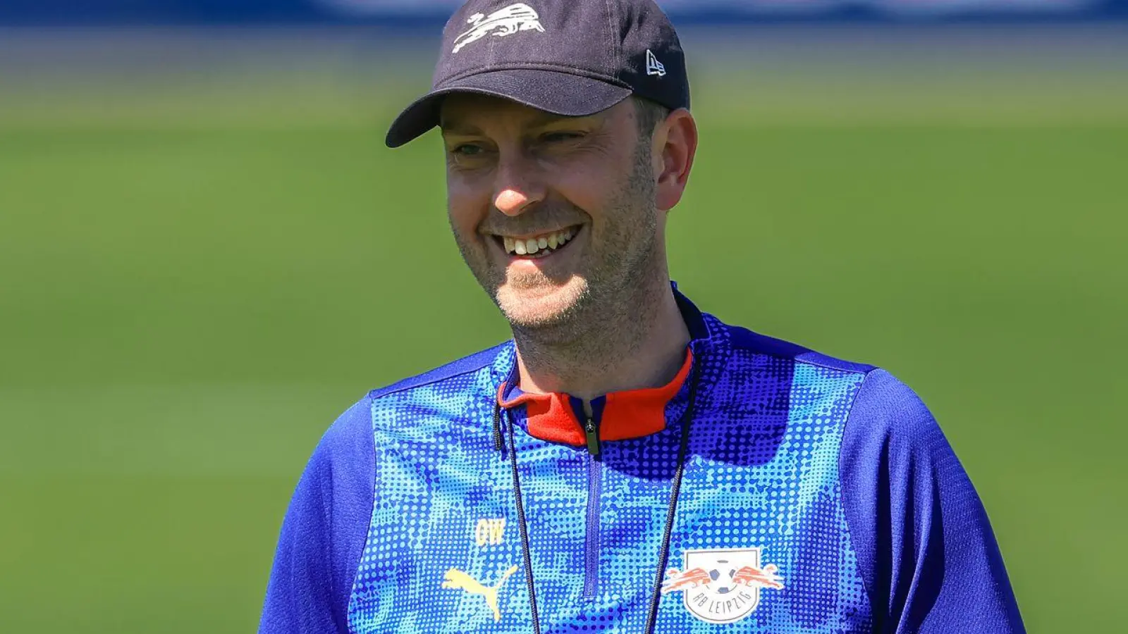 RB Leipzigs Trainer Ole Werner freut sich über den nächsten Neuzugang. (Foto: Jan Woitas/dpa)